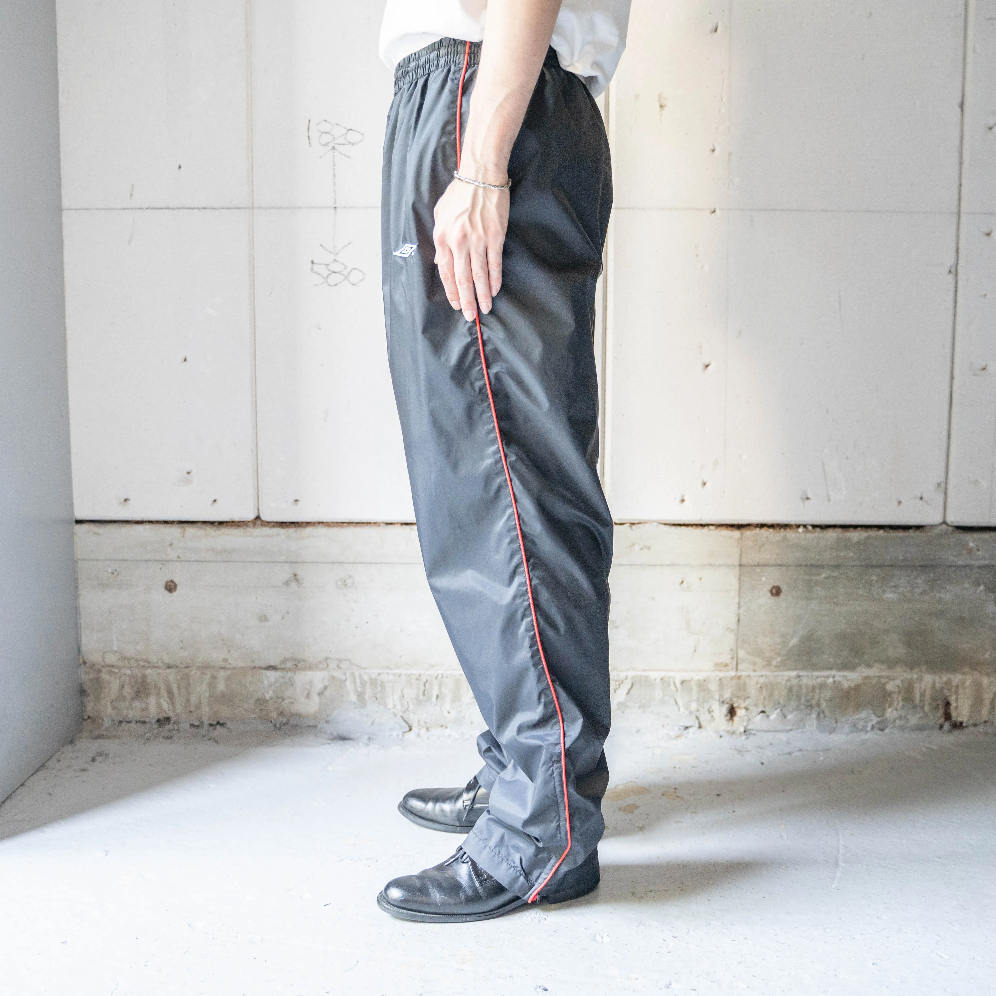 2000s 'UMBRO' side line black color track pants