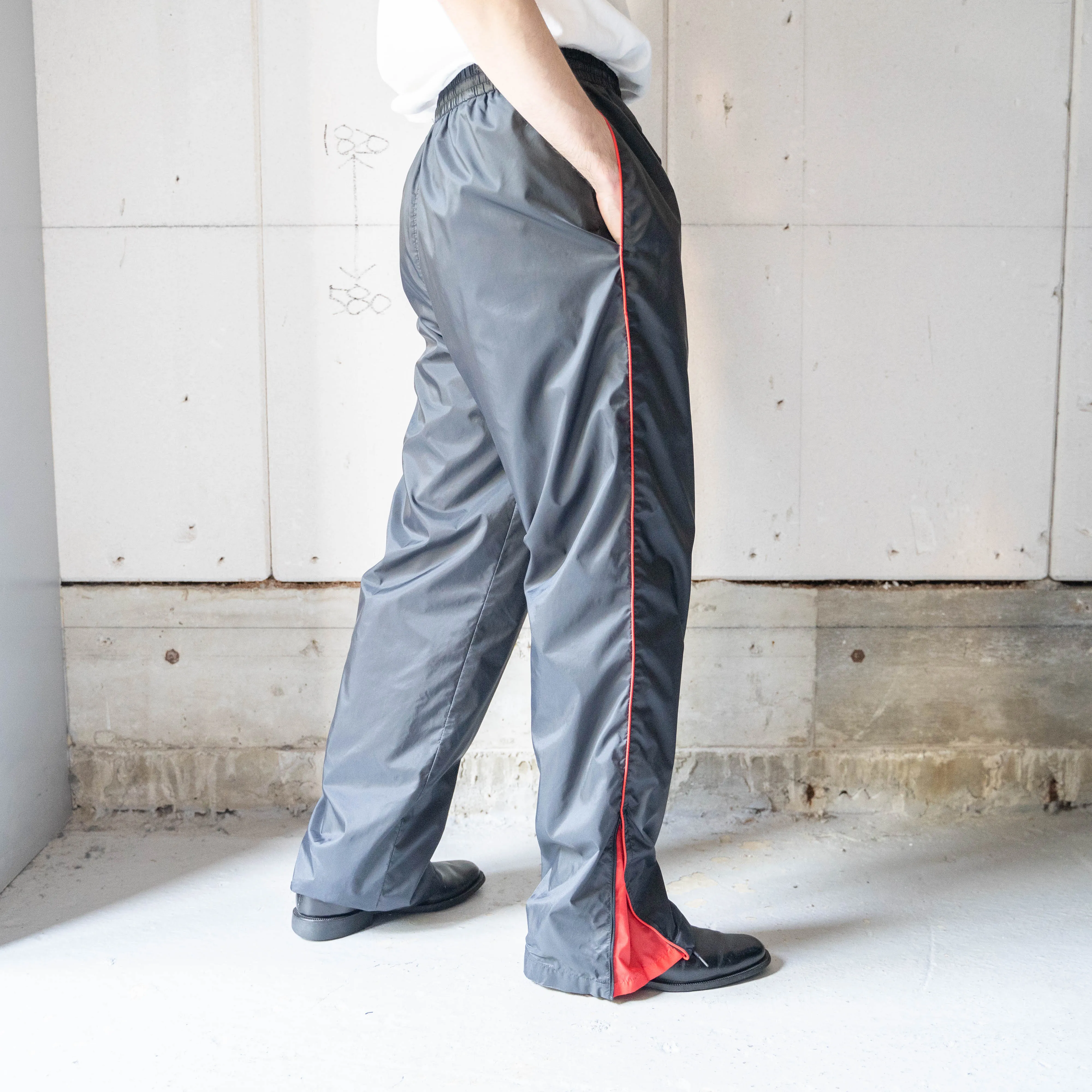 2000s 'UMBRO' side line black color track pants