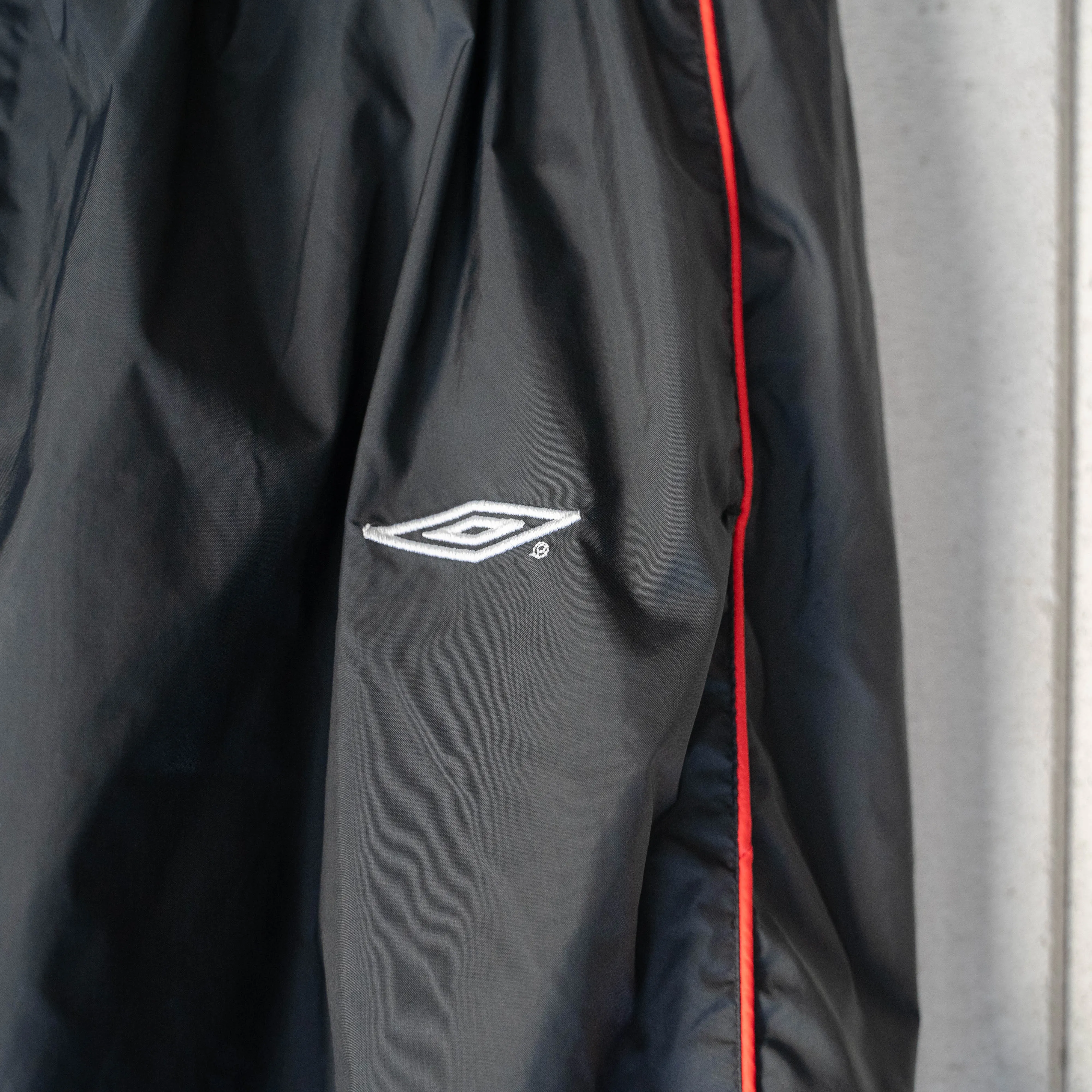 2000s 'UMBRO' side line black color track pants