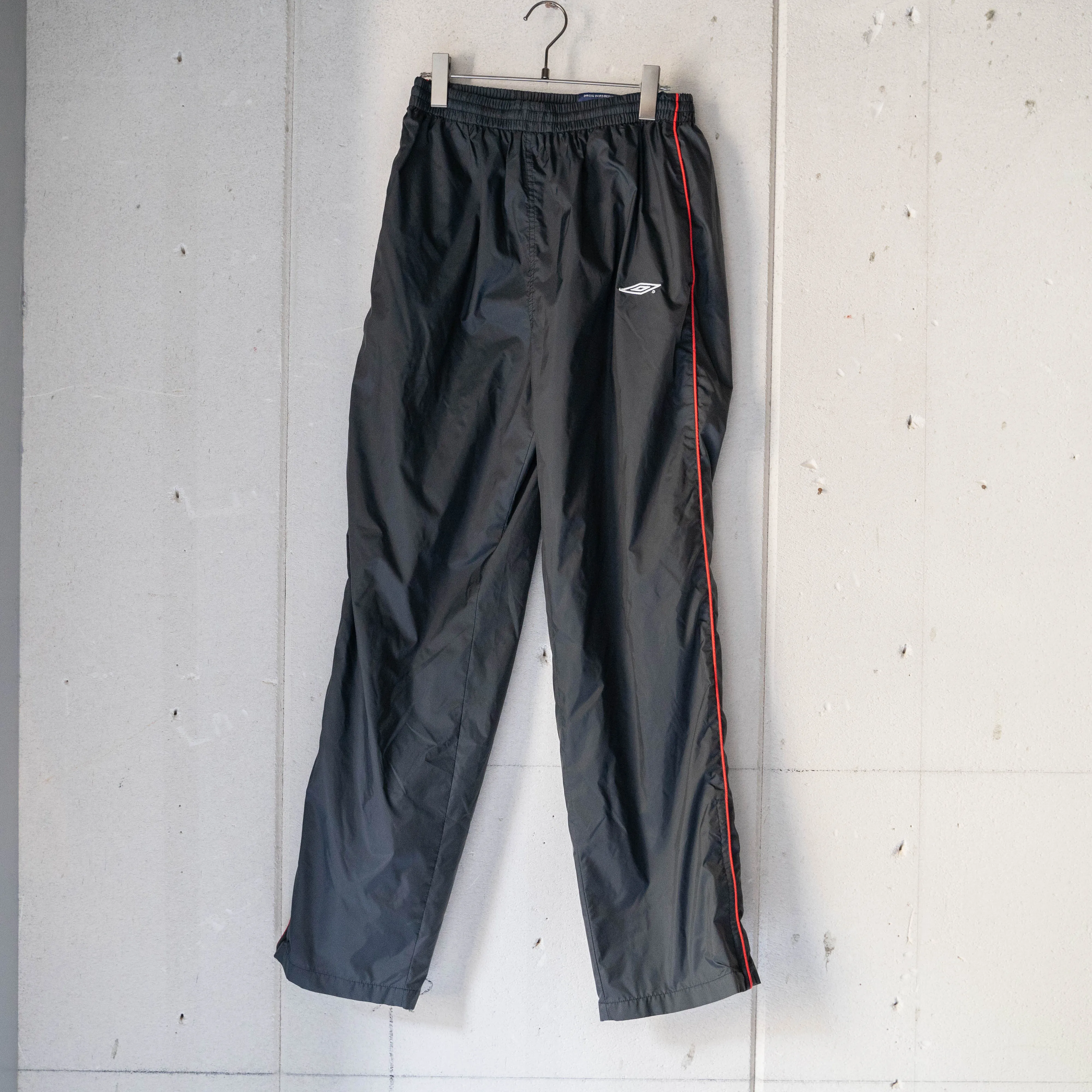 2000s 'UMBRO' side line black color track pants