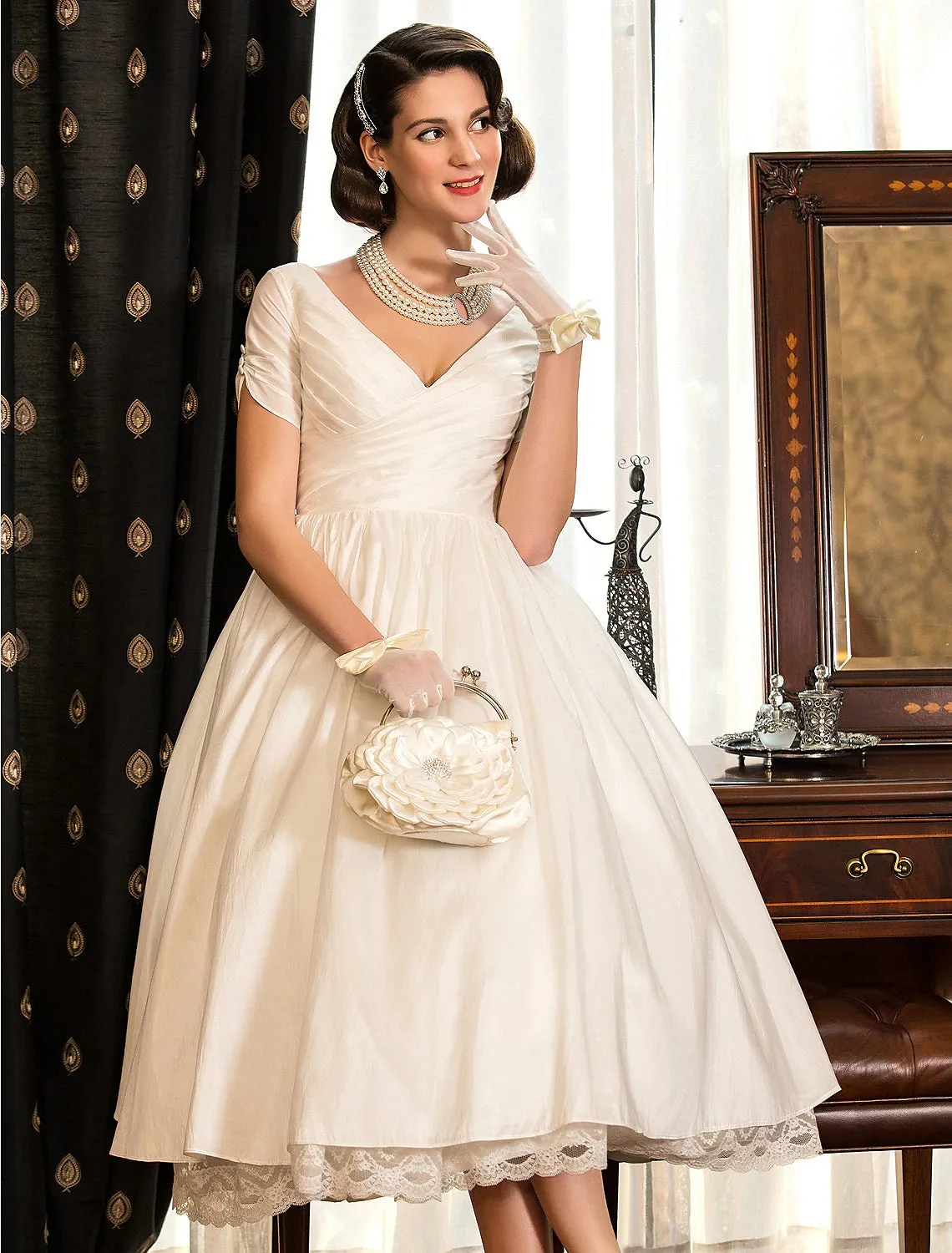 Luolandi Reception Vintage 1940s / 1950s Little White Dresses Wedding Dresses A-Line V Neck Short Sleeve Tea Length Satin Bridal Gowns With Lace Criss