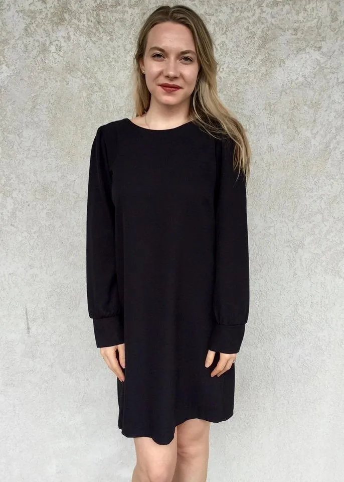 Pleated dress with long sleeve