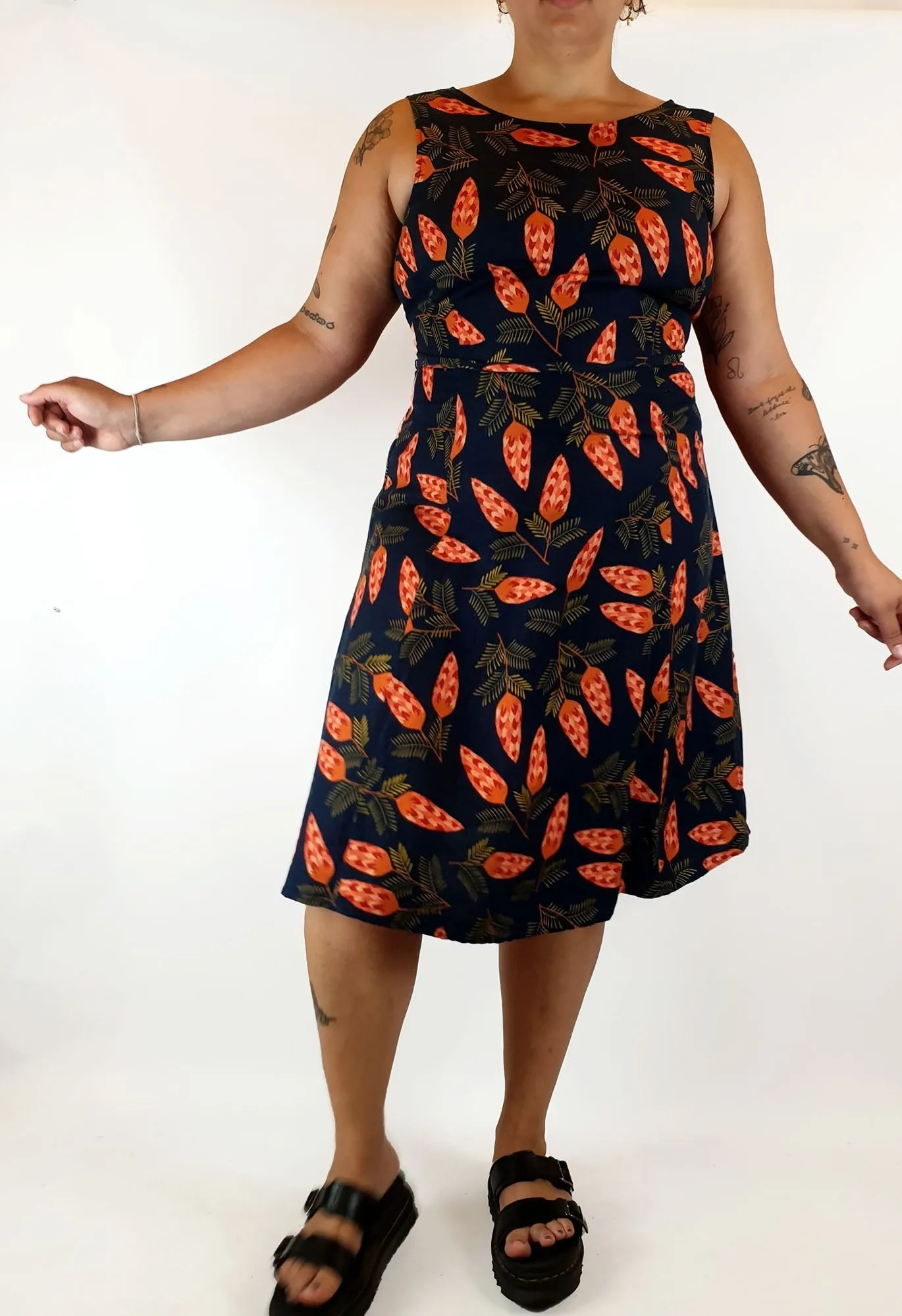 Princess Highway navy pine cone print dress size 16