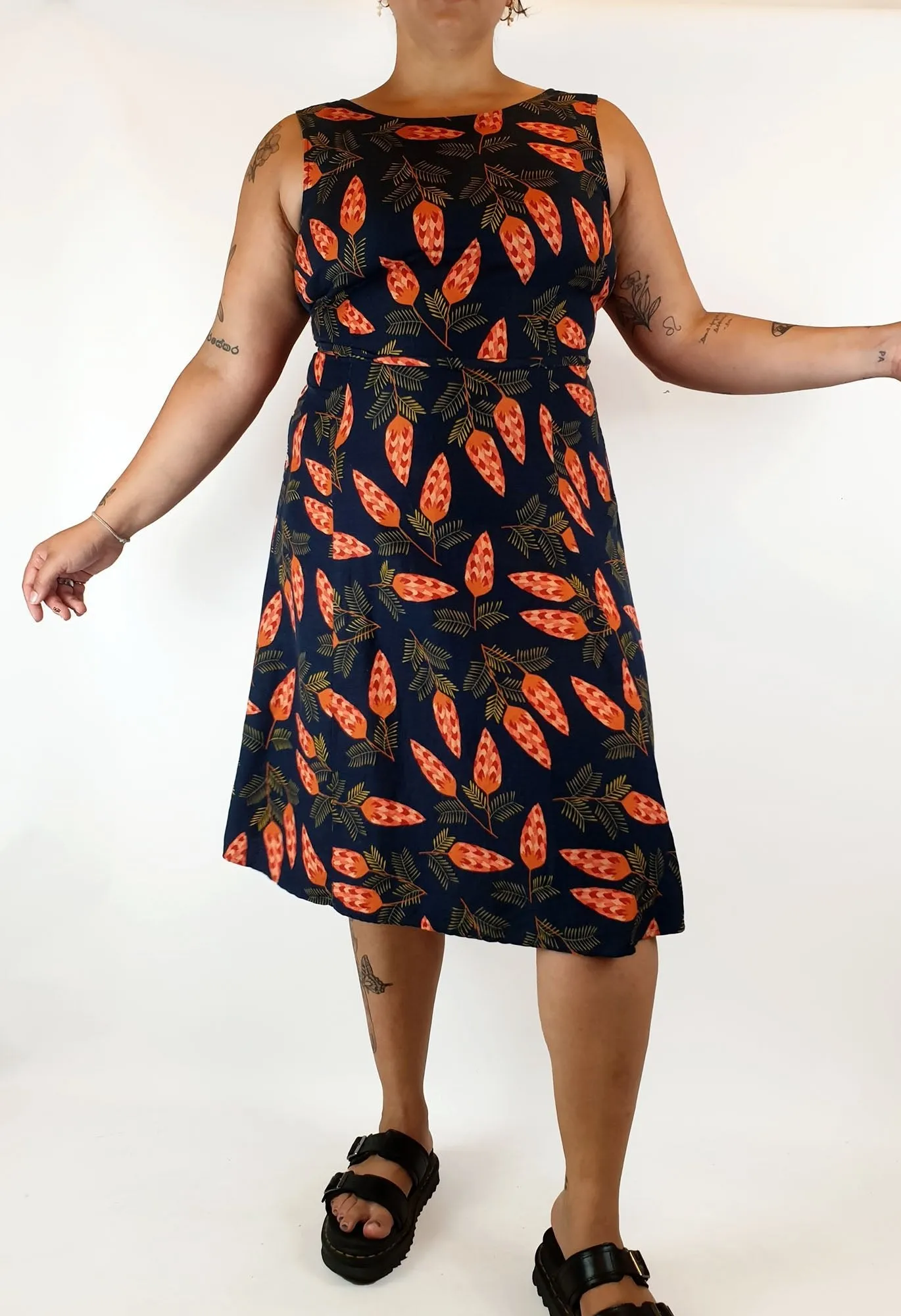 Princess Highway navy pine cone print dress size 16