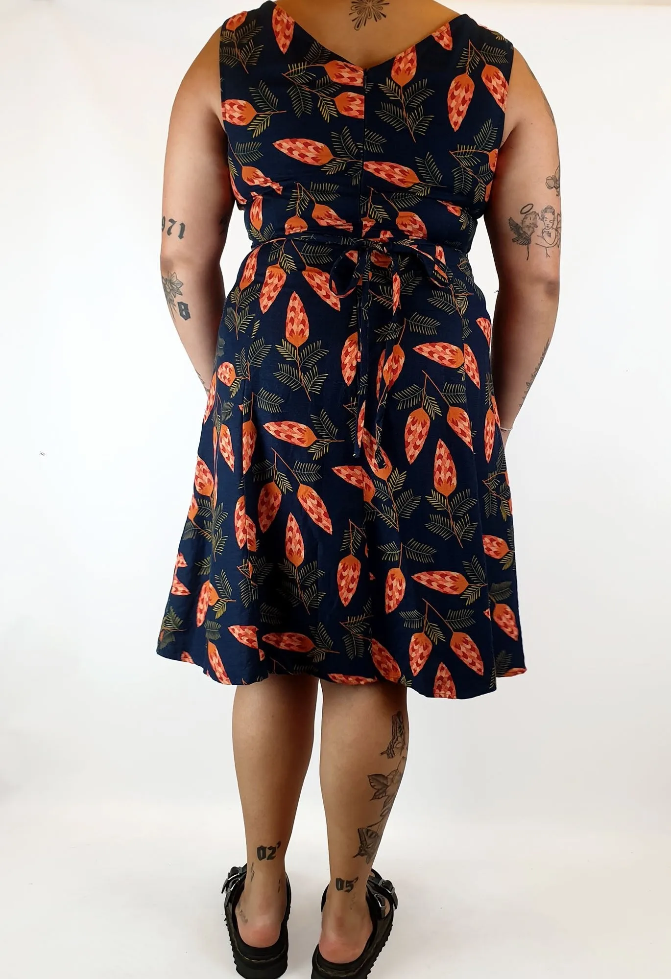 Princess Highway navy pine cone print dress size 16