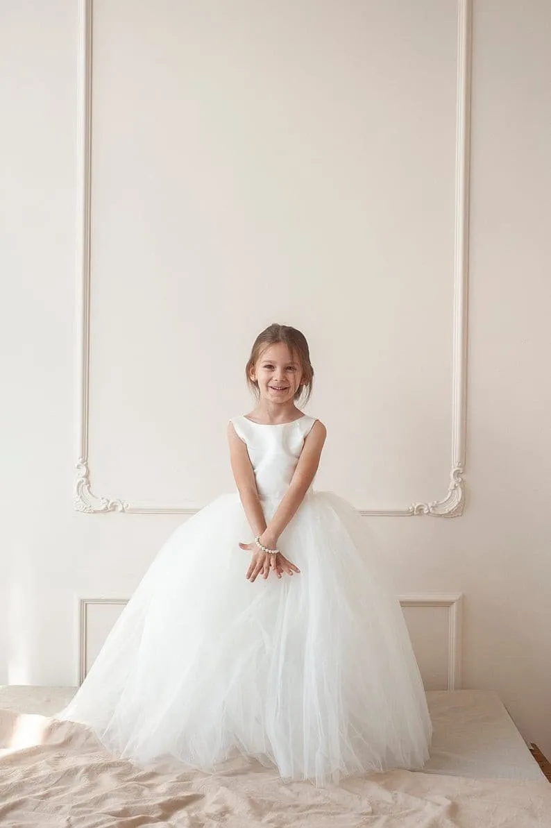 Tulle flower girl dress in white