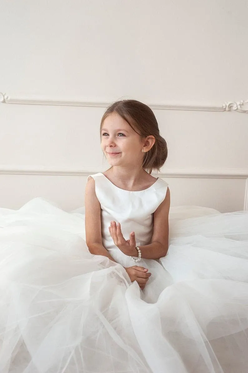 Tulle flower girl dress in white