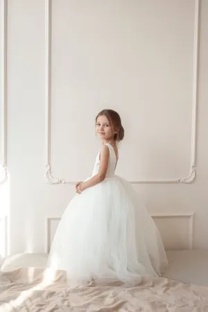 Tulle flower girl dress in white
